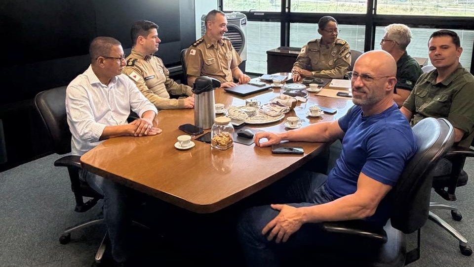 Subtenente Gonzaga, Sargento Bahia e Sargento Jalyson em reunião com a Comandante-Geral da PMMG, Coronel Cleide, em 26 de outubro de 2026